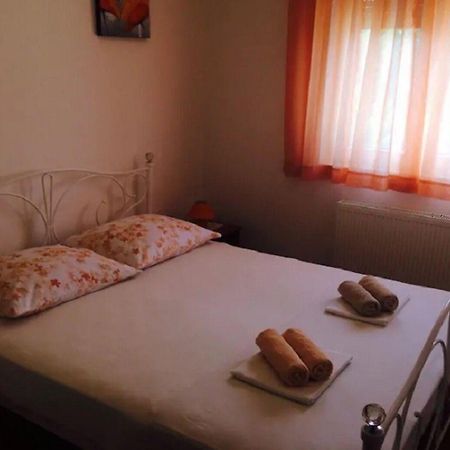 Apartments And Rooms Ognjen - Family Apartments With Free Parking Betina (Sibenik-Knin) Exterior foto