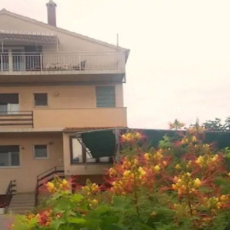Apartments And Rooms Ognjen - Family Apartments With Free Parking Betina (Sibenik-Knin) Exterior foto