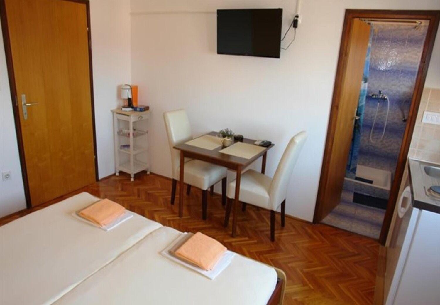Apartments And Rooms Ognjen - Family Apartments With Free Parking Betina (Sibenik-Knin) Exterior foto