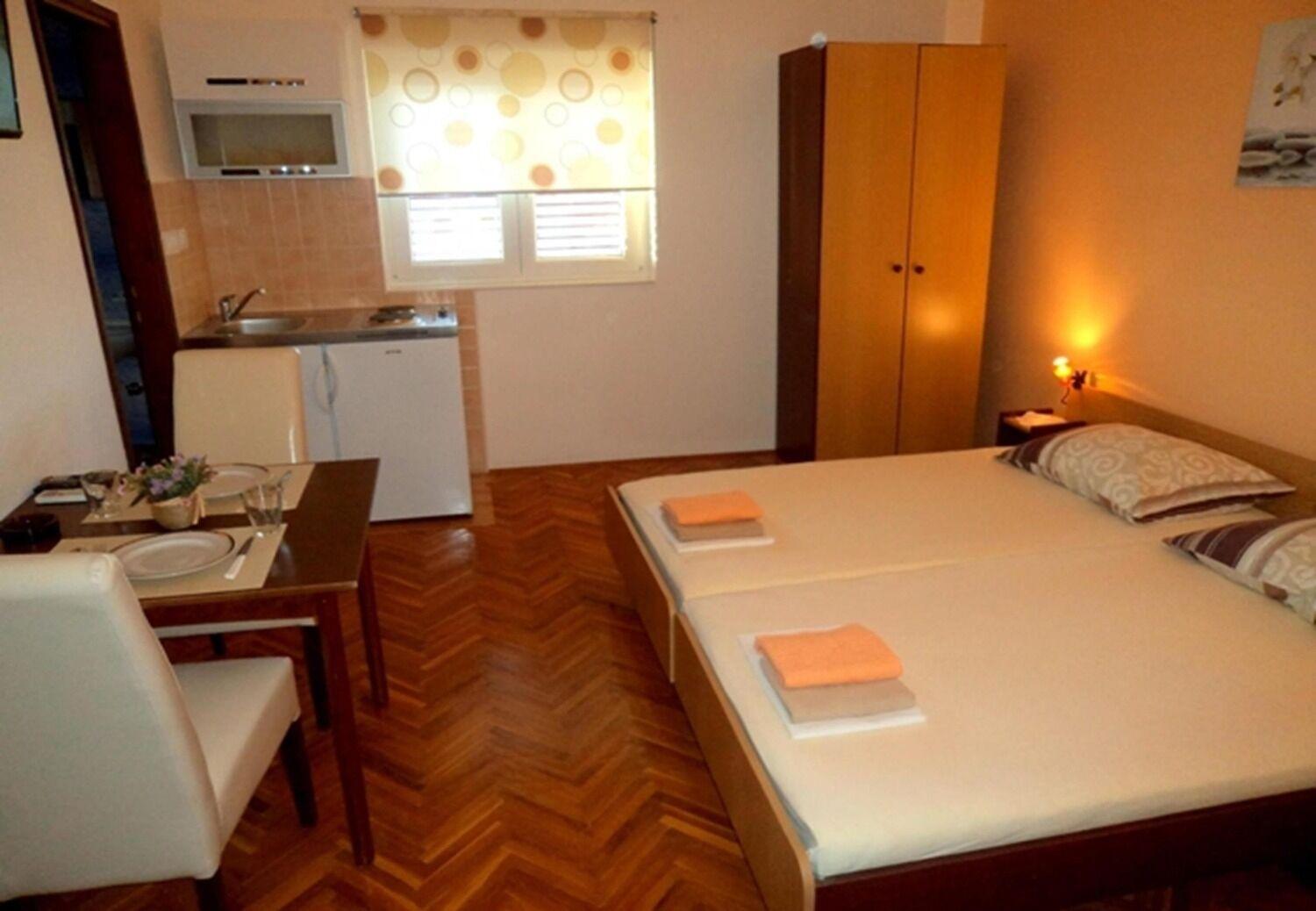 Apartments And Rooms Ognjen - Family Apartments With Free Parking Betina (Sibenik-Knin) Exterior foto
