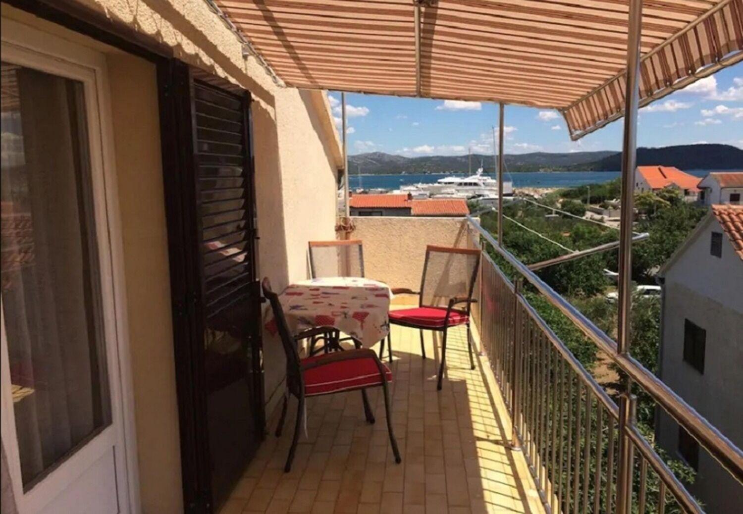 Apartments And Rooms Ognjen - Family Apartments With Free Parking Betina (Sibenik-Knin) Exterior foto