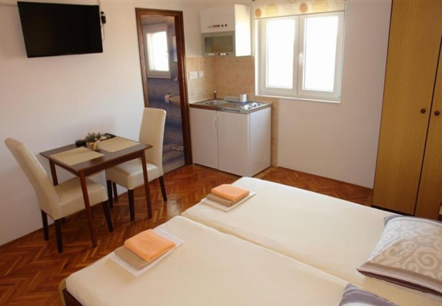 Apartments And Rooms Ognjen - Family Apartments With Free Parking Betina (Sibenik-Knin) Exterior foto